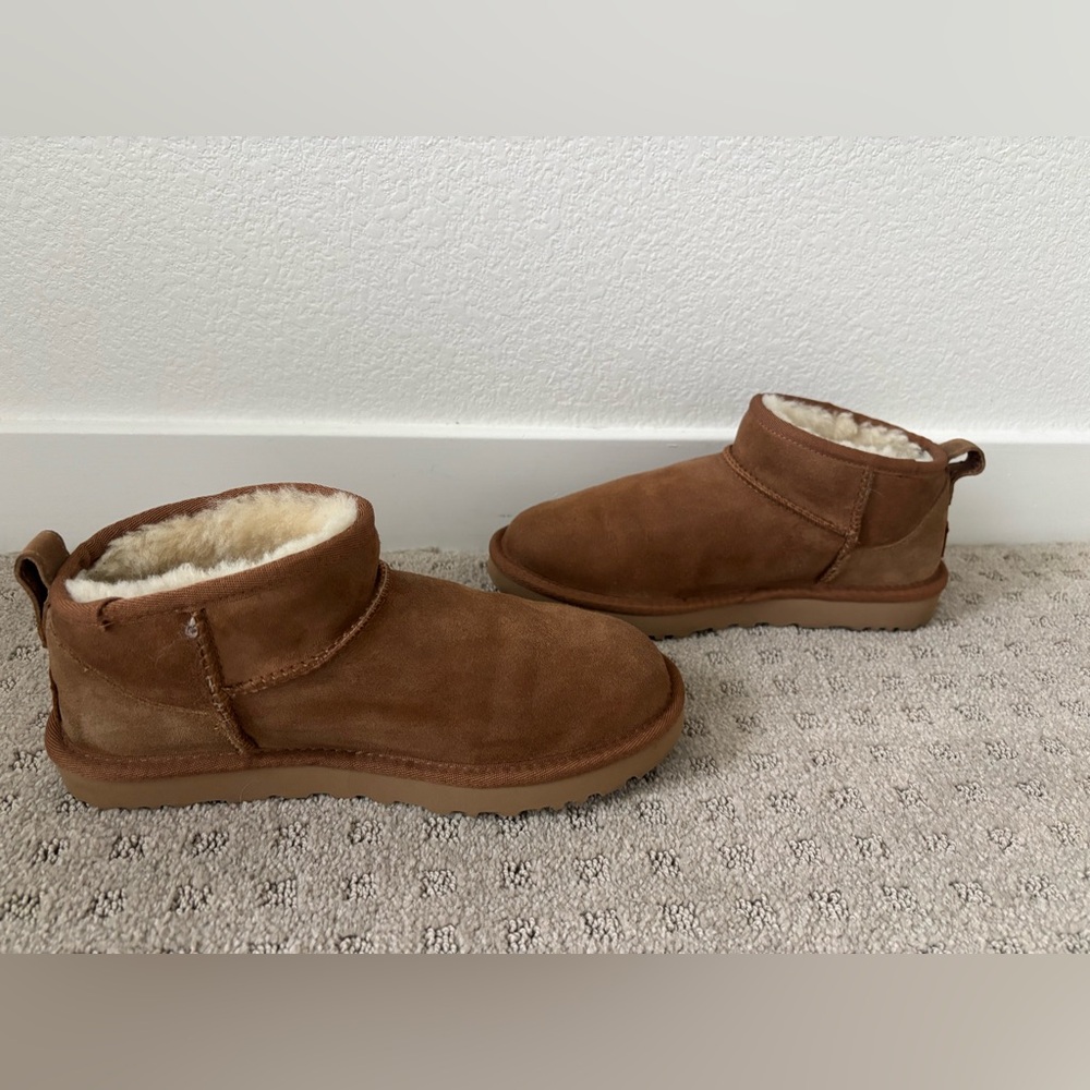 UGG WOMEN'S ULTRA MINI SUEDE
BOOTS CHESTNUT Size 7 - Picture 6 of 8